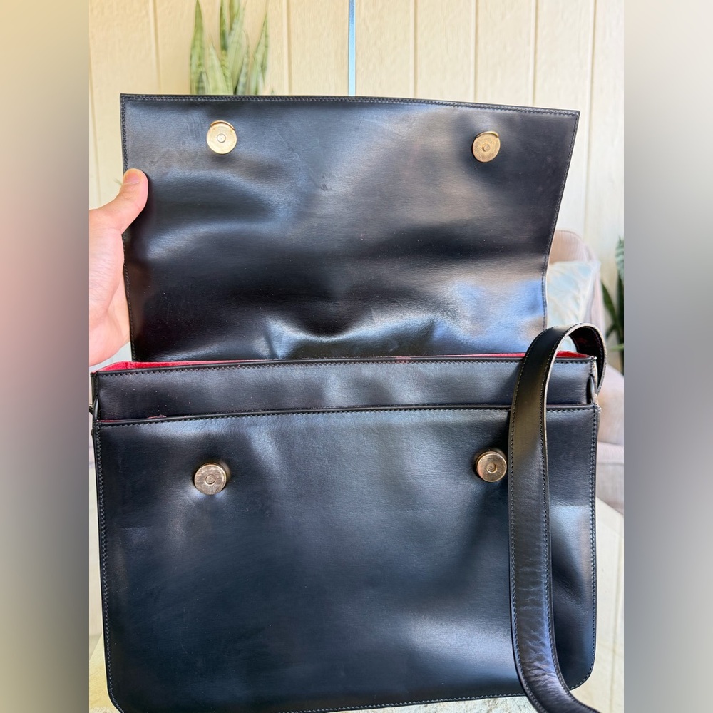 Celine Vintage Shoulder Bag W/ Dry Peeling Inside - Picture 10 of 14